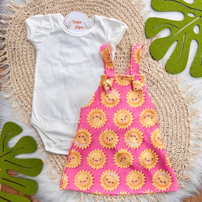 Conj. Body Manga Curta e Salopete Girassol - Off White e Rosa